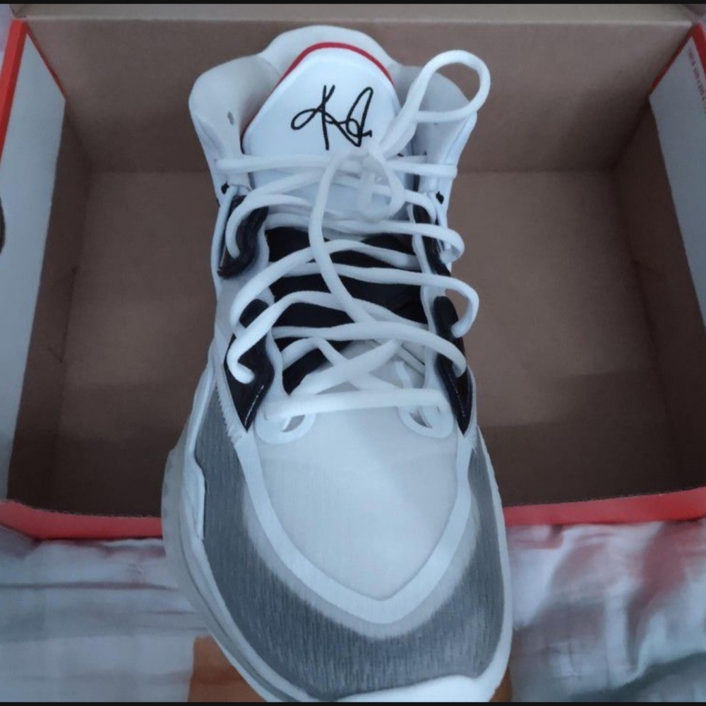 Kyrie Infinity